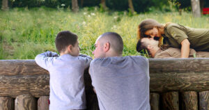 ‘What Are They Doing, Dad?’: This Zoo Visitor Is Bashfully Explaining Sex To His Son After Two Zookeepers Started Going At It